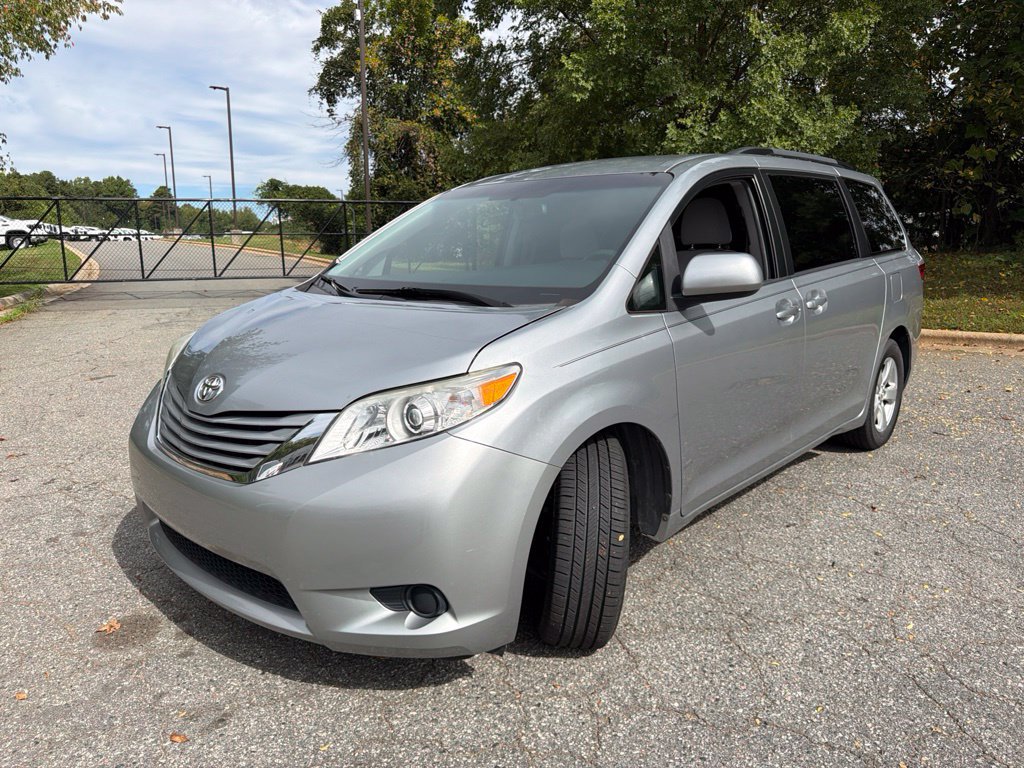 Used 2017 Toyota Sienna LE FWD image 9