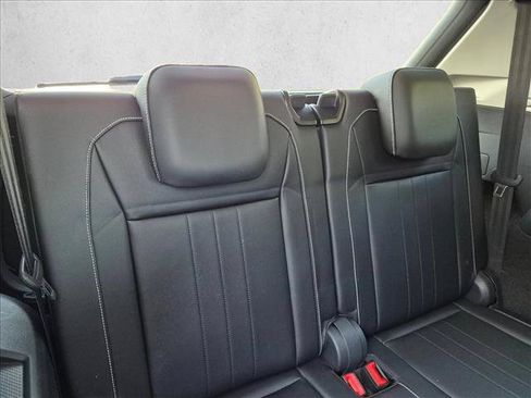 Used 2024 Volkswagen Tiguan SE w/ MDO Package, Three-Row FWD image 19