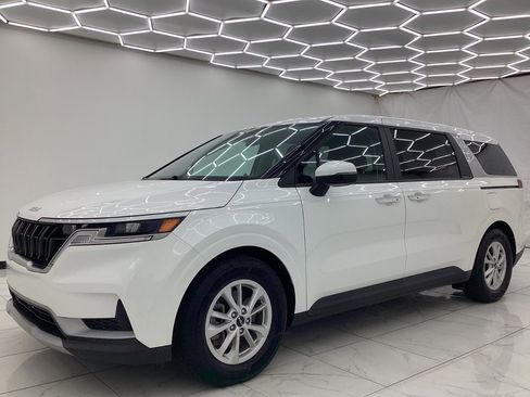 Used 2023 Kia Carnival LX image 6