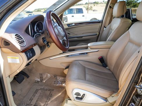 Used 2012 Mercedes-Benz GL 550 4MATIC image 17