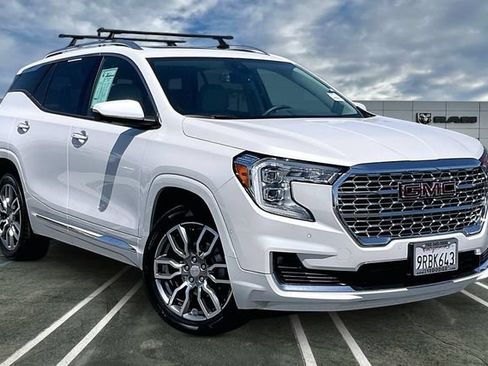 Used 2024 GMC Terrain Denali w/ Denali Premium Package AWD/4WD image 12