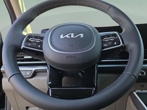 New 2026 Kia Carnival FWD image 40