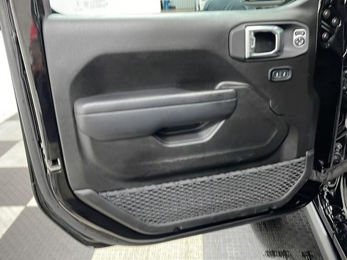 Used 2025 Jeep Wrangler Unlimited Rubicon AWD/4WD image 12