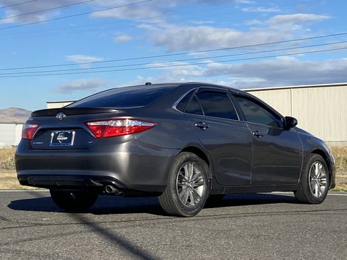 Used 2017 Toyota Camry SE image 7