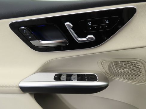 Certified 2025 Mercedes-Benz GLC 300 image 24