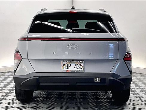Used 2025 Hyundai Kona SEL FWD image 3