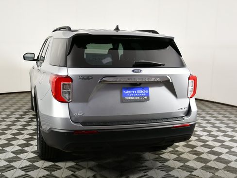 Used 2023 Ford Explorer XLT AWD/4WD image 7
