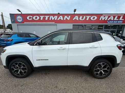 Used 2025 Jeep Compass Limited AWD/4WD image 2