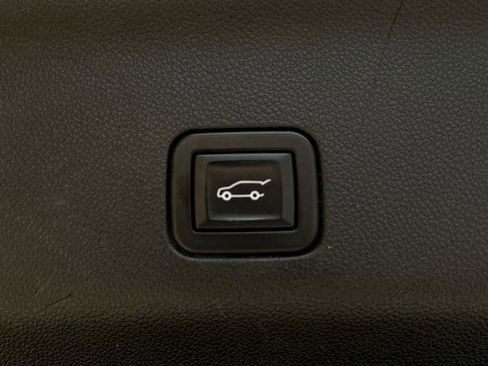 Used 2023 Chevrolet Suburban RST w/ Luxury Package image 36