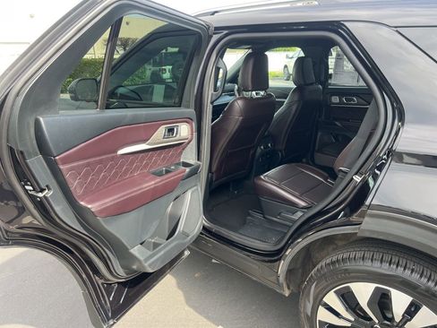 Used 2025 Ford Explorer Platinum w/ LUX Leather Package image 23