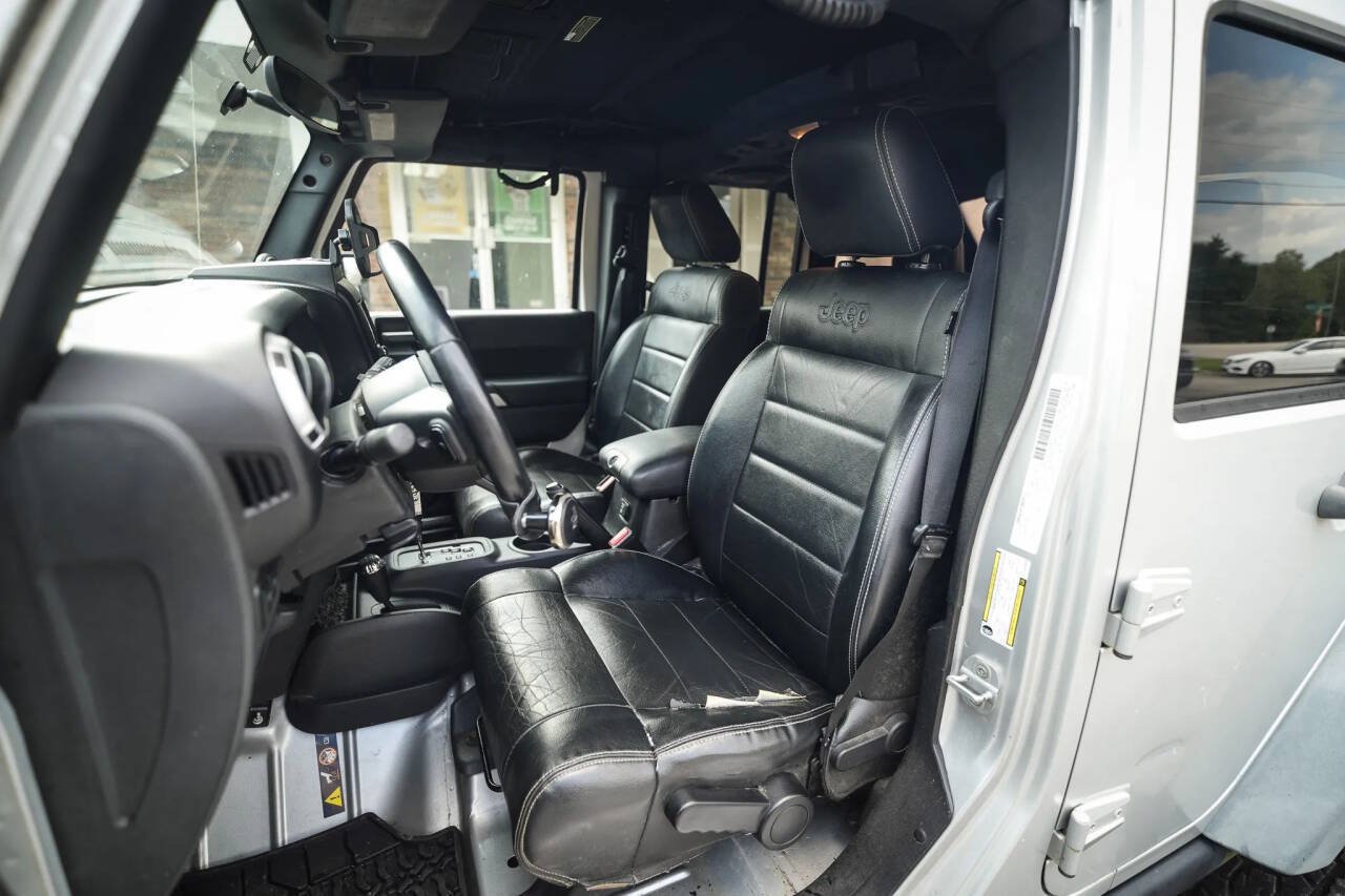 Used 2012 Jeep Wrangler Unlimited Rubicon w/ Dual Top Group AWD/4WD image 64