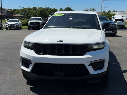Used 2025 Jeep Grand Cherokee Limited w/ Black Appearance Package AWD/4WD image 2