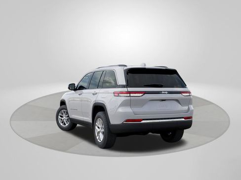 New 2026 Jeep Grand Cherokee Laredo X RWD image 3