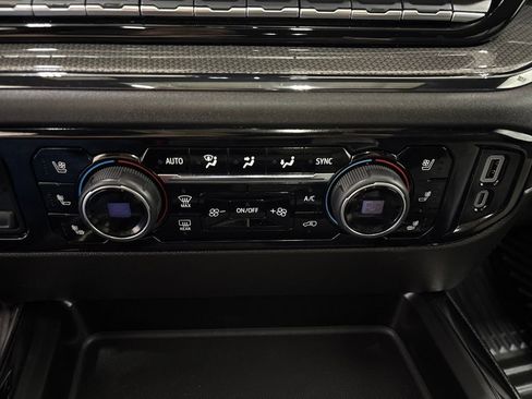 Used 2025 Chevrolet Silverado 2500 ZR2 w/ Technology Package AWD/4WD image 21
