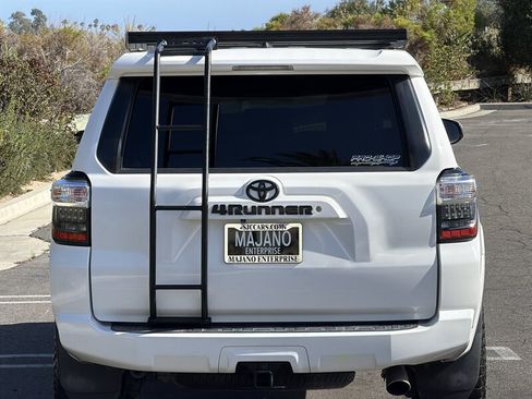 Used 2018 Toyota 4Runner SR5 RWD image 5
