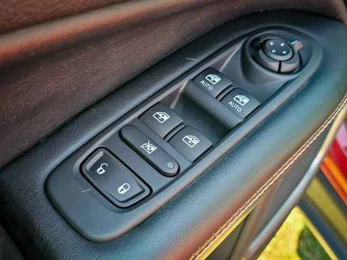 Used 2018 Jeep Compass Latitude w/ Cold Weather Group AWD/4WD image 10