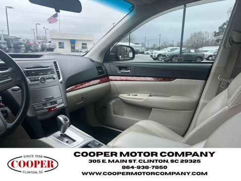 Used 2011 Subaru Outback 2.5i Limited image 15