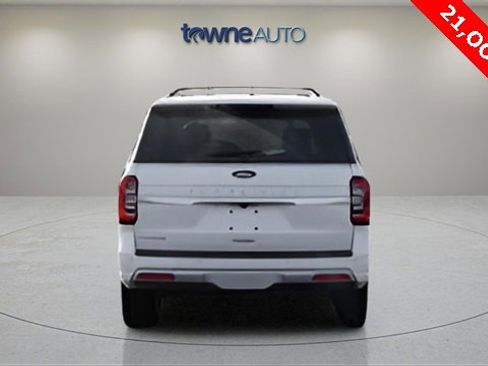 Used 2023 Ford Expedition Platinum image 4