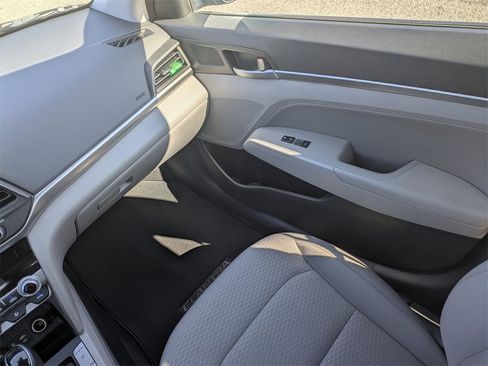 Used 2023 Hyundai Elantra Blue image 14