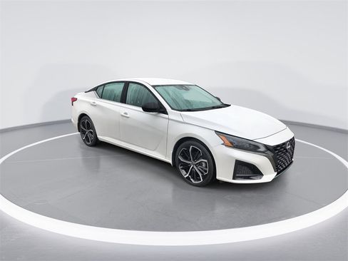 Used 2023 Nissan Altima 2.5 SR image 9