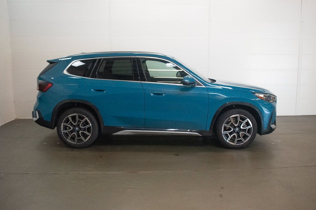 Used 2025 BMW X1 xDrive28i AWD/4WD image 3