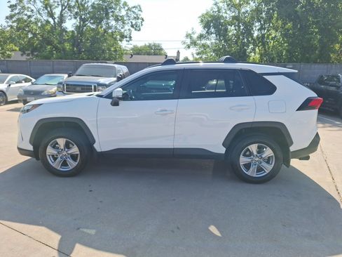 Used 2025 Toyota RAV4 XLE w/ Convenience Package FWD image 3