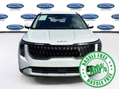 Used 2025 Kia Carnival FWD image 2