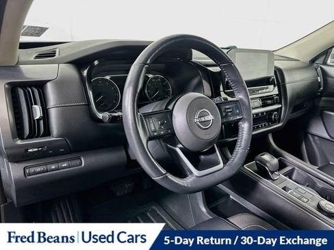 Used 2022 Nissan Pathfinder SL AWD/4WD image 13