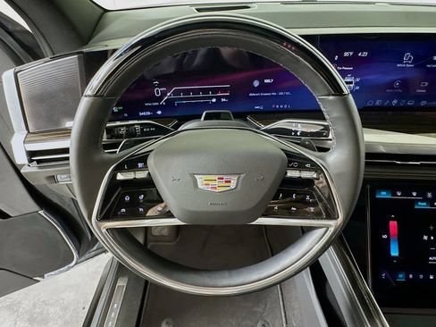 Certified 2025 Cadillac Escalade Premium Luxury AWD/4WD image 9
