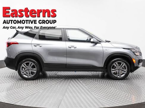 Used 2023 Kia Seltos LX image 4