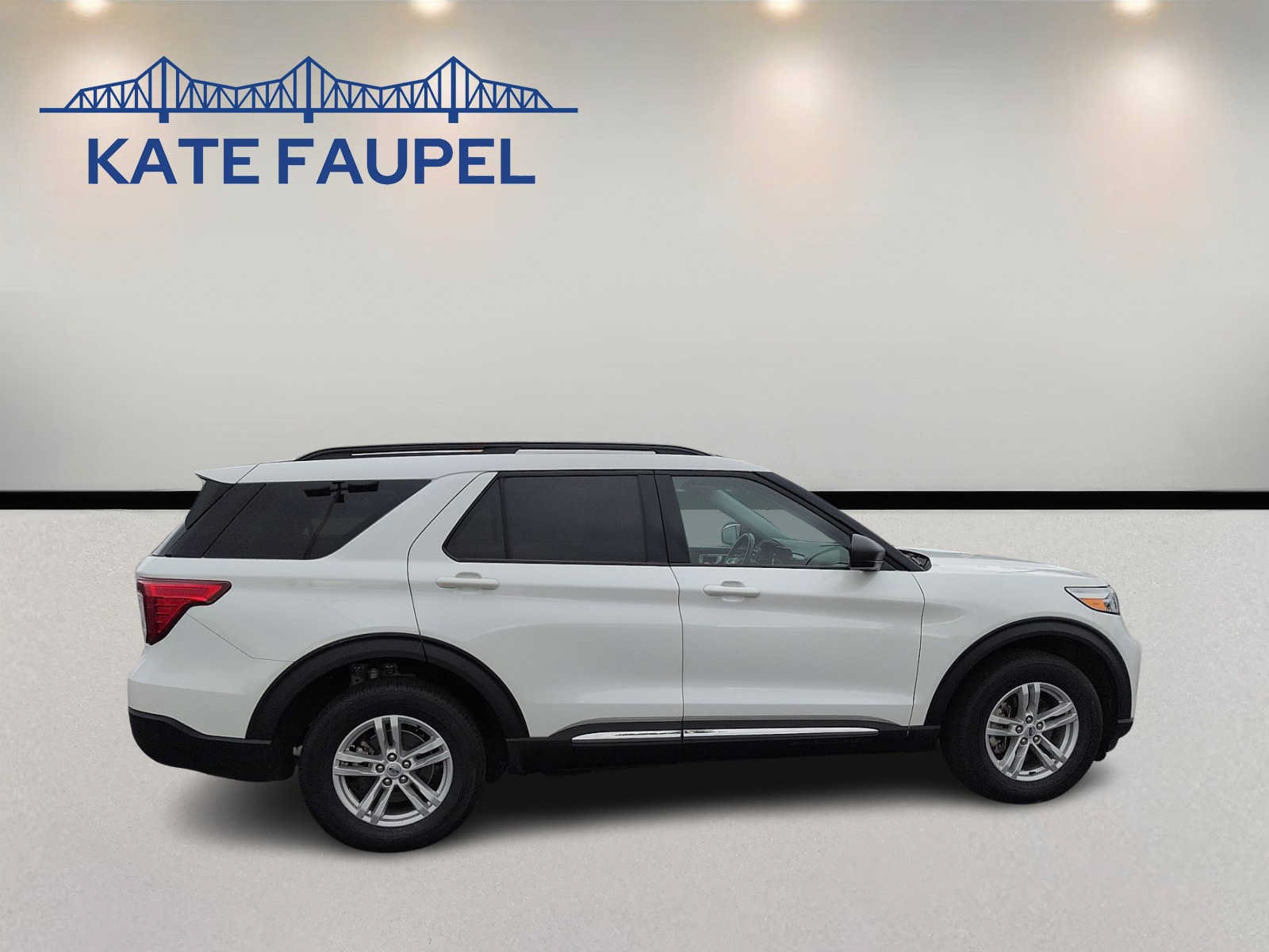 Used 2023 Ford Explorer XLT w/ Equipment Group 202A AWD/4WD image 8
