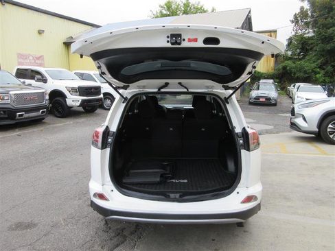 Used 2017 Toyota RAV4 XLE image 5