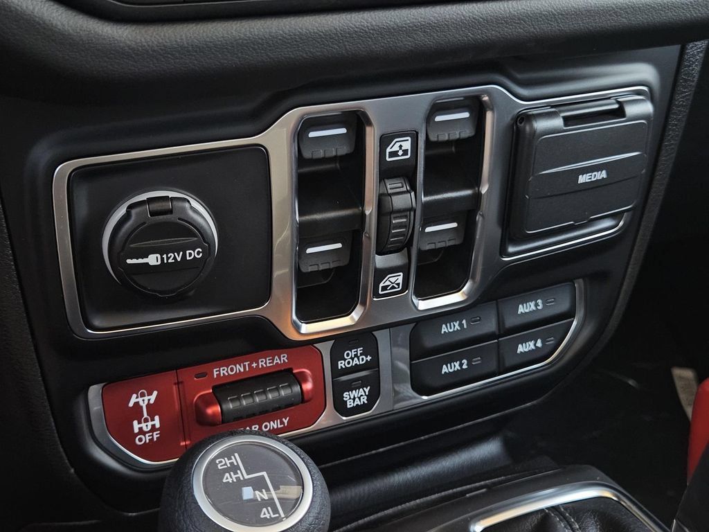 New 2025 Jeep Gladiator Rubicon w/ Convenience Group AWD/4WD image 13