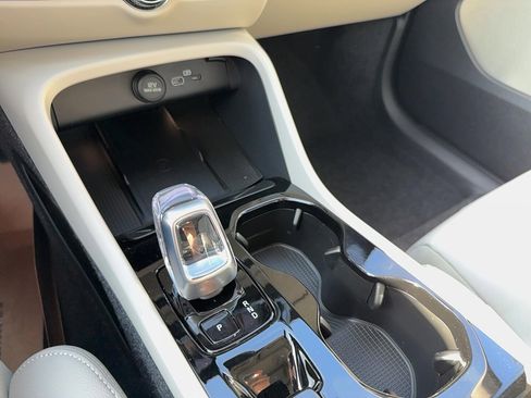 New 2026 Volvo XC40 B5 Plus w/ Protection Package Premier image 20