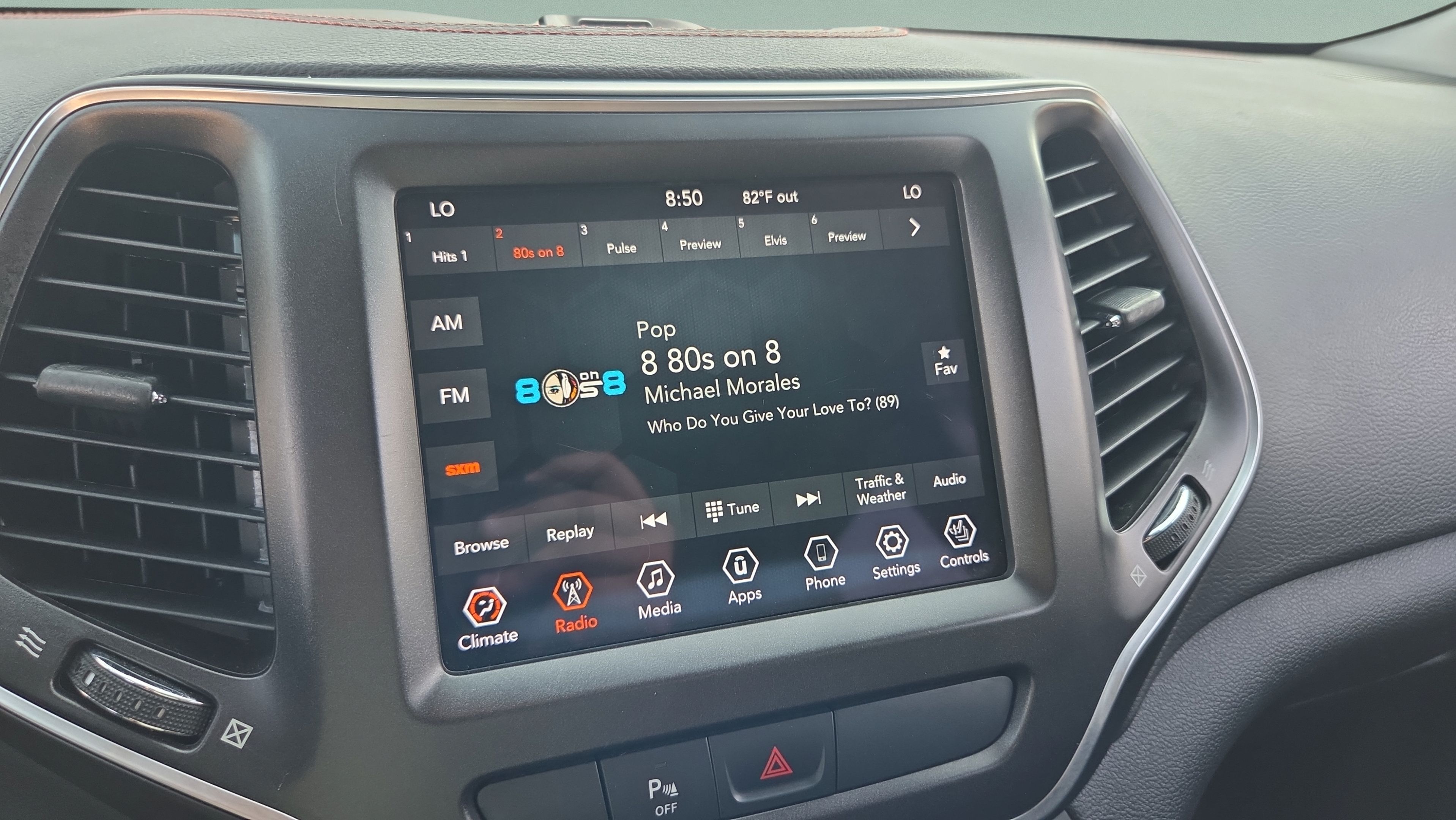 Used 2020 Jeep Cherokee Trailhawk w/ Cold Weather Group AWD/4WD image 17