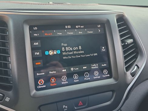 Used 2020 Jeep Cherokee Trailhawk w/ Cold Weather Group AWD/4WD image 17