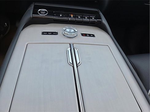 New 2025 Lincoln Navigator L Reserve image 15