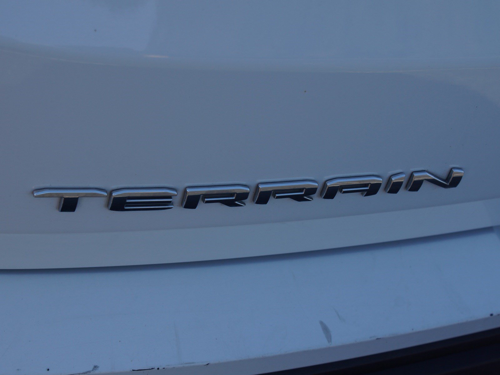 Used 2024 GMC Terrain SLE AWD/4WD image 17