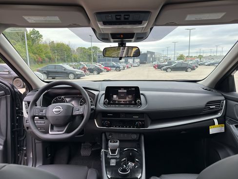 New 2026 Nissan Rogue SV w/ SV Premium Package image 28