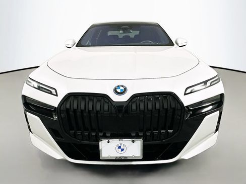 Used 2023 BMW i7 xDrive60 w/ Parking Assistance Package AWD/4WD image 2