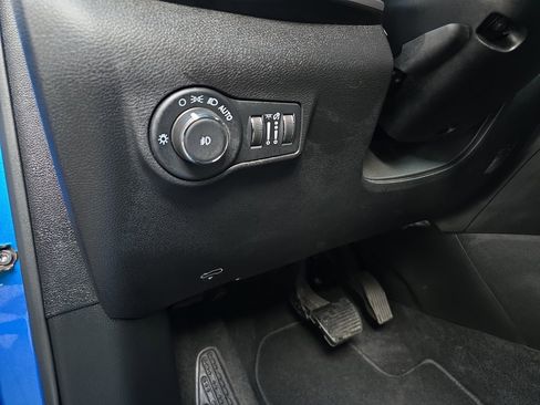 Used 2025 Jeep Compass Limited image 15