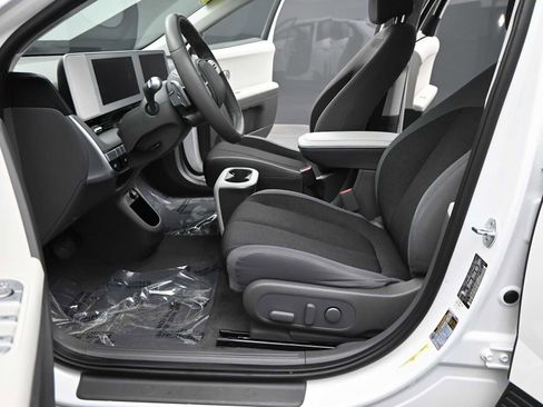 Used 2022 Hyundai Ioniq 5 SE w/ Cargo Package image 15