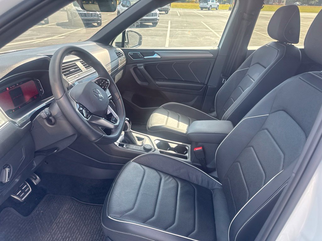 Used 2023 Volkswagen Tiguan SEL R-Line AWD/4WD image 7