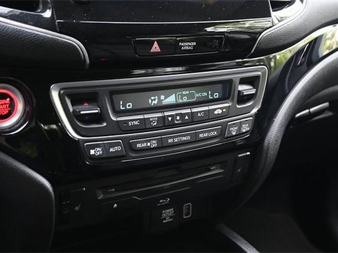 Certified 2022 Honda Pilot Touring image 22