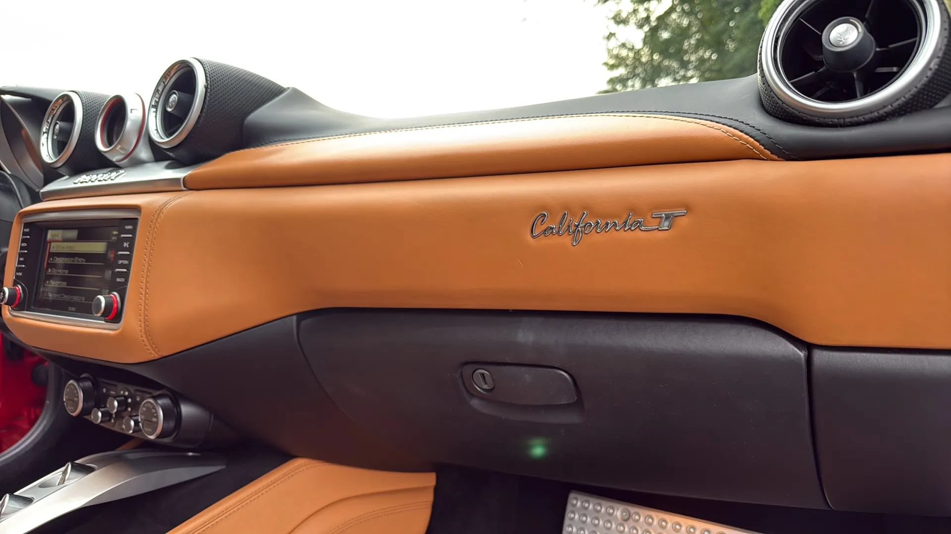 Used 2017 Ferrari California T RWD image 26