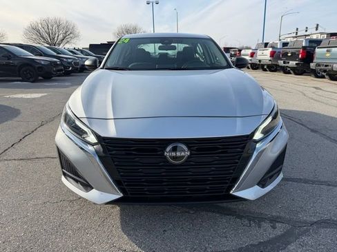 Used 2024 Nissan Altima 2.5 SV image 9