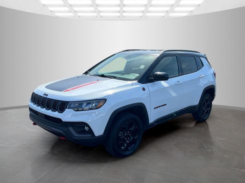 Used 2024 Jeep Compass Trailhawk AWD/4WD image 8