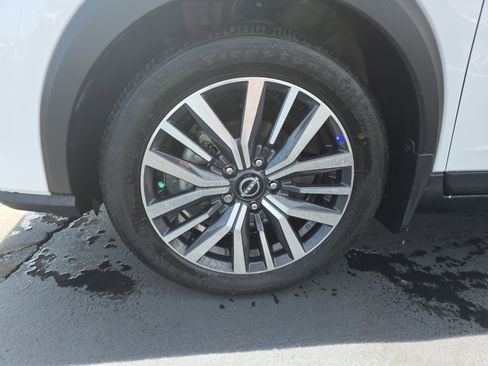 Used 2023 Nissan Kicks SV image 5