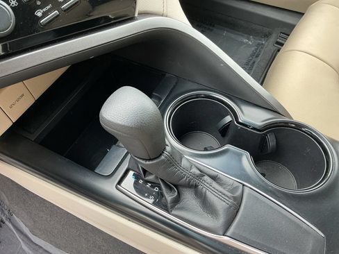 Used 2018 Toyota Camry LE FWD image 14