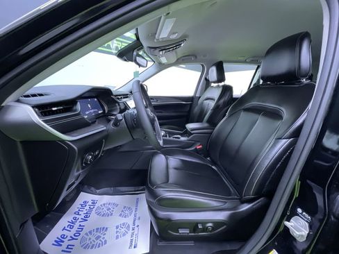 Used 2024 Jeep Grand Cherokee Limited image 17